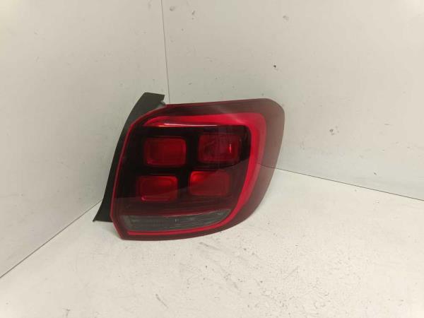 FEU ARRIERE DROIT DACIA - Vue 1